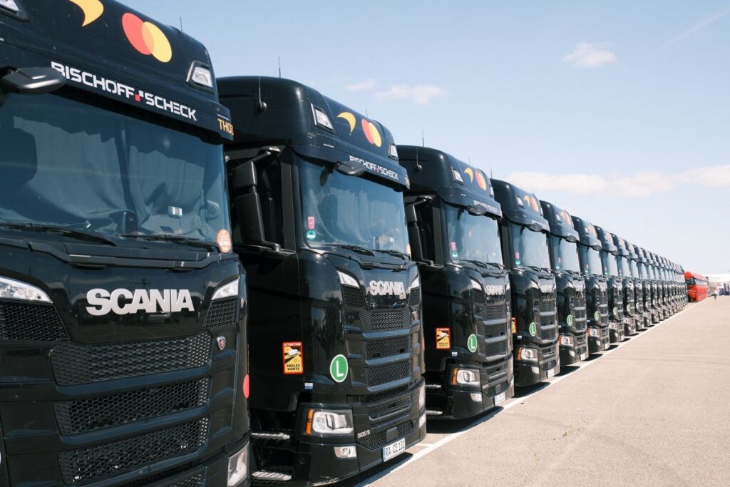 Fila de caminhões de frota