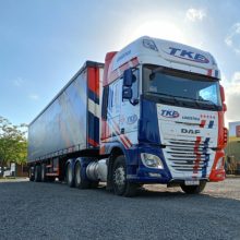 Caminhão da TKE Logística, cliente Golden Frotas